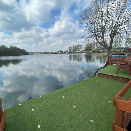 Lakeside Retreat 4 With Hot Tub, Private Fishing Peg Situated At Tattershall Lakes Country Park Exteriér fotografie