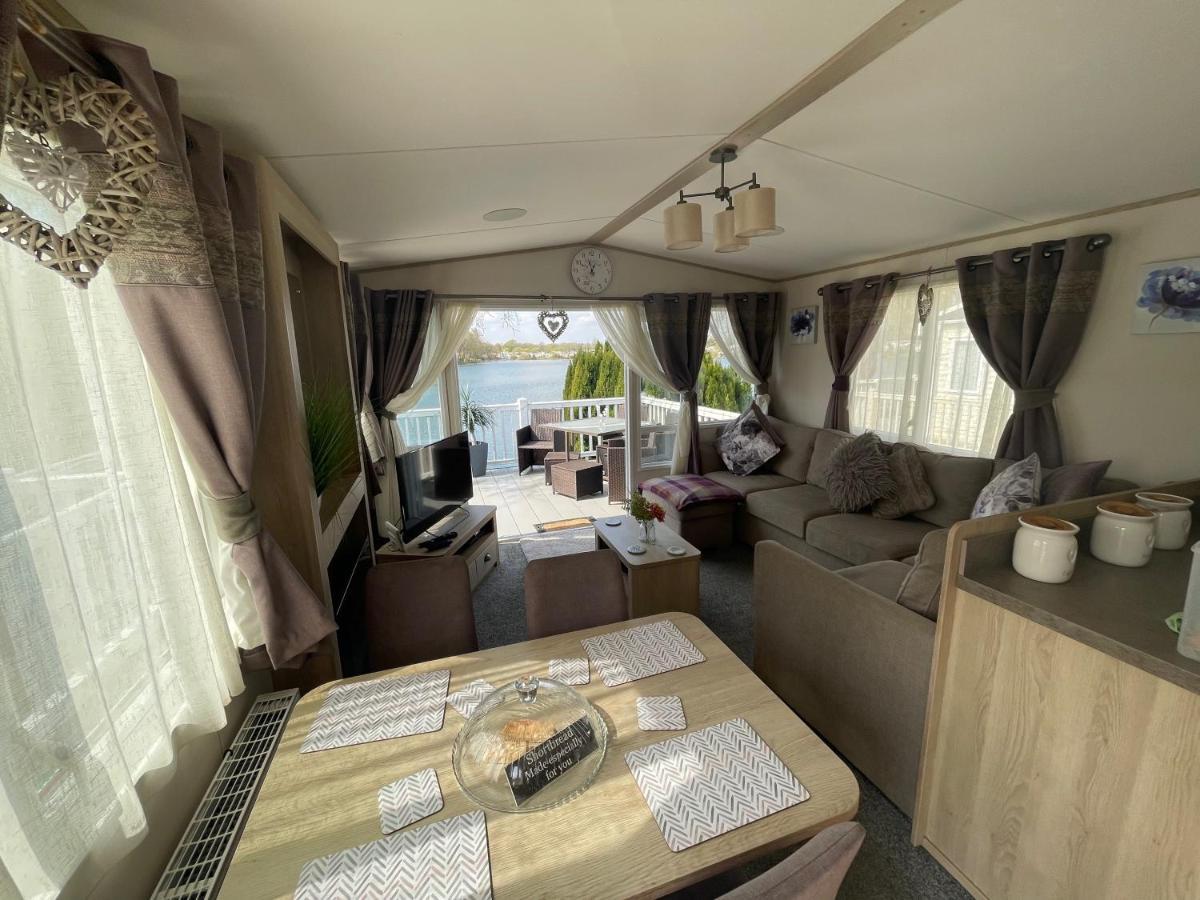 Lakeside Retreat 4 With Hot Tub, Private Fishing Peg Situated At Tattershall Lakes Country Park Exteriér fotografie