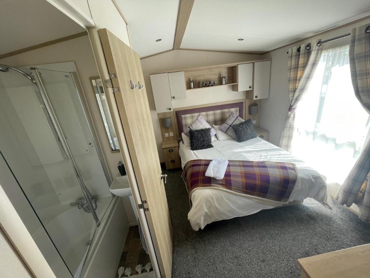 Lakeside Retreat 4 With Hot Tub, Private Fishing Peg Situated At Tattershall Lakes Country Park Exteriér fotografie