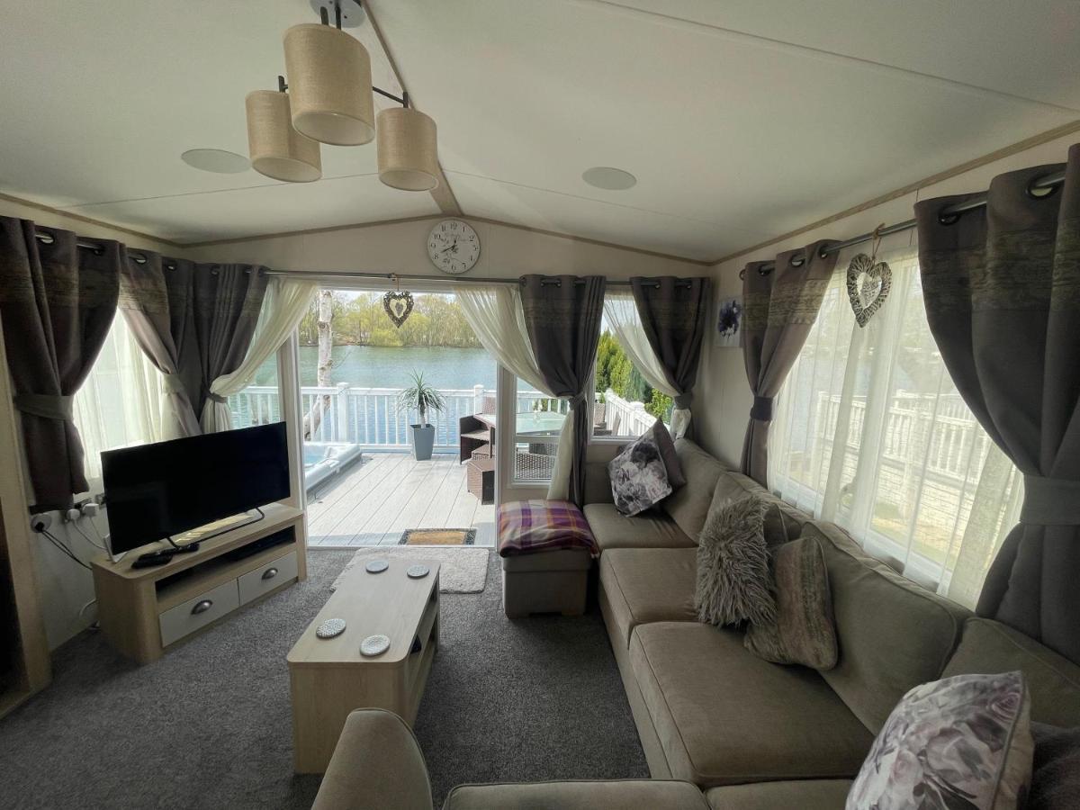 Lakeside Retreat 4 With Hot Tub, Private Fishing Peg Situated At Tattershall Lakes Country Park Exteriér fotografie