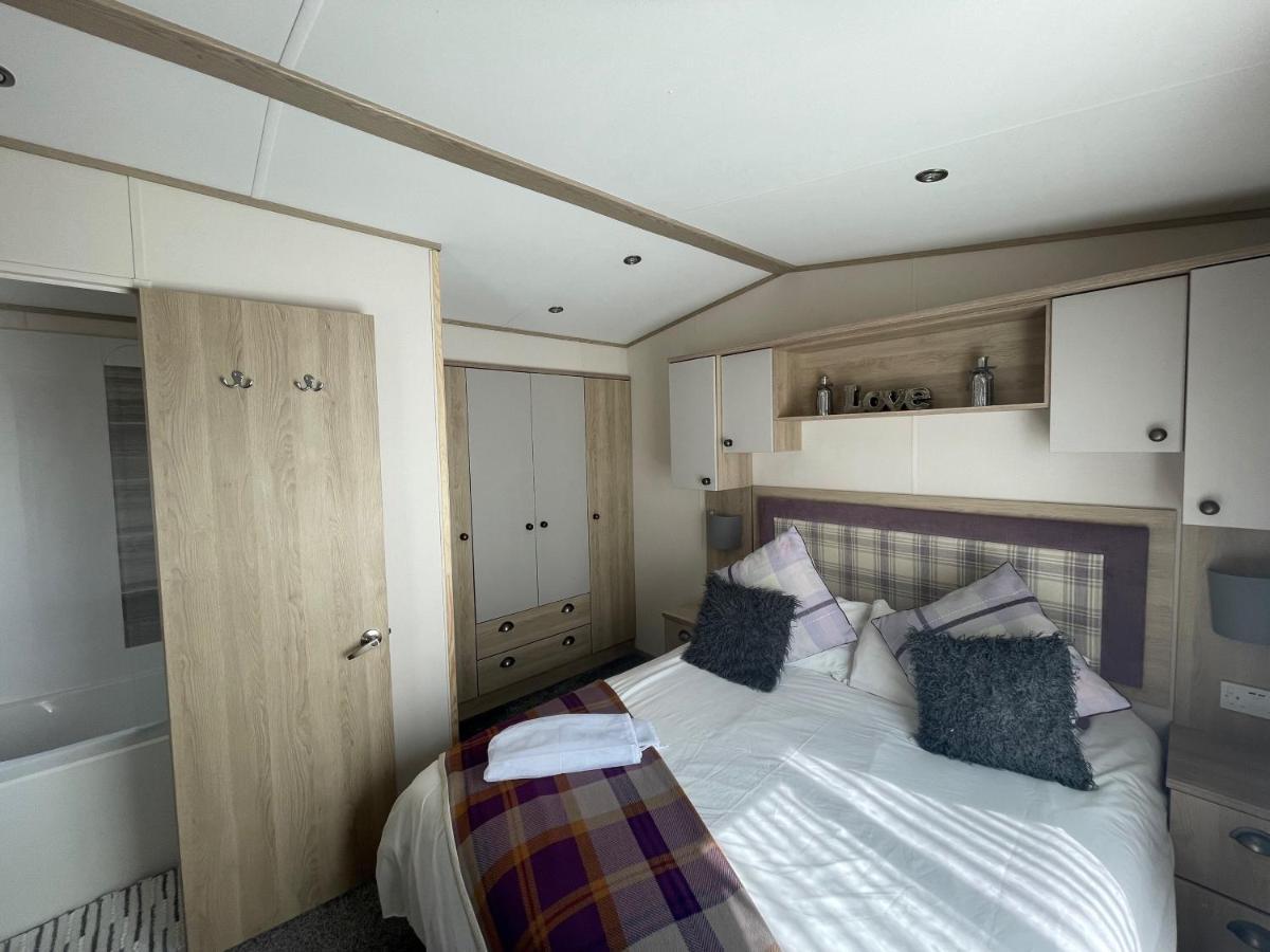 Lakeside Retreat 4 With Hot Tub, Private Fishing Peg Situated At Tattershall Lakes Country Park Exteriér fotografie