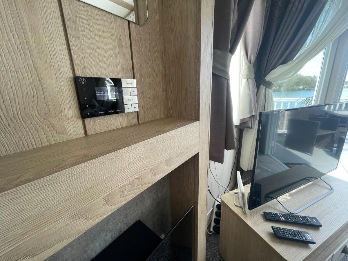 Lakeside Retreat 4 With Hot Tub, Private Fishing Peg Situated At Tattershall Lakes Country Park Exteriér fotografie