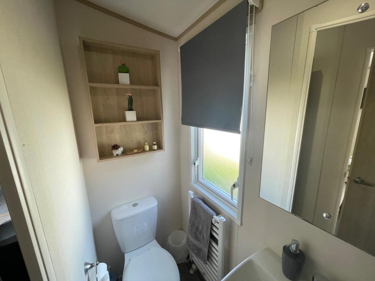 Lakeside Retreat 4 With Hot Tub, Private Fishing Peg Situated At Tattershall Lakes Country Park Exteriér fotografie