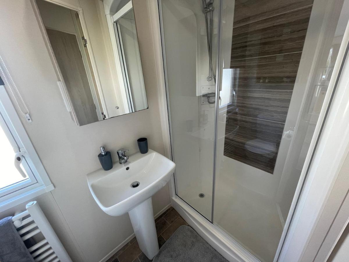 Lakeside Retreat 4 With Hot Tub, Private Fishing Peg Situated At Tattershall Lakes Country Park Exteriér fotografie