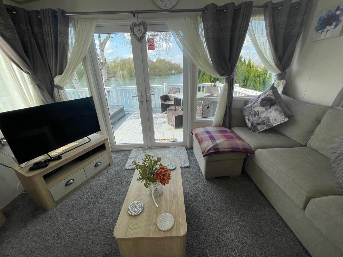 Lakeside Retreat 4 With Hot Tub, Private Fishing Peg Situated At Tattershall Lakes Country Park Exteriér fotografie
