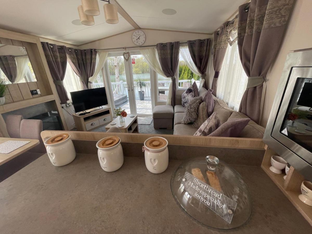 Lakeside Retreat 4 With Hot Tub, Private Fishing Peg Situated At Tattershall Lakes Country Park Exteriér fotografie